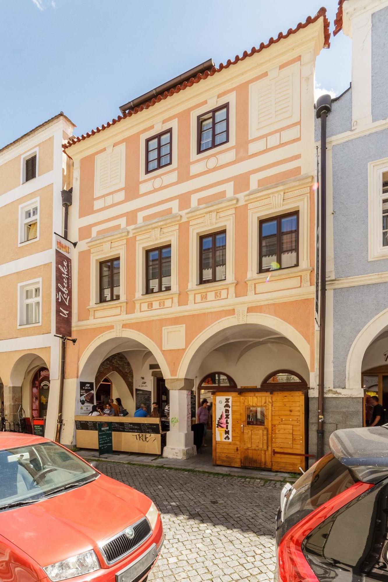 Old Town Charles Apartments Ceske Budejovice Exteriör bild